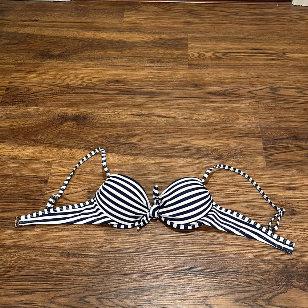 Xhilaration bikini top size xs